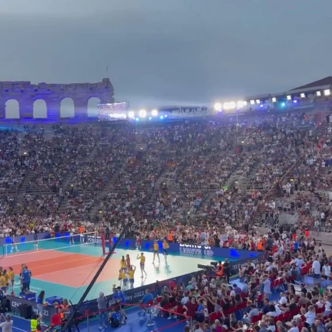 Campionati Europei Pallavolo Femminile - campo con giocatrici e pubblico
