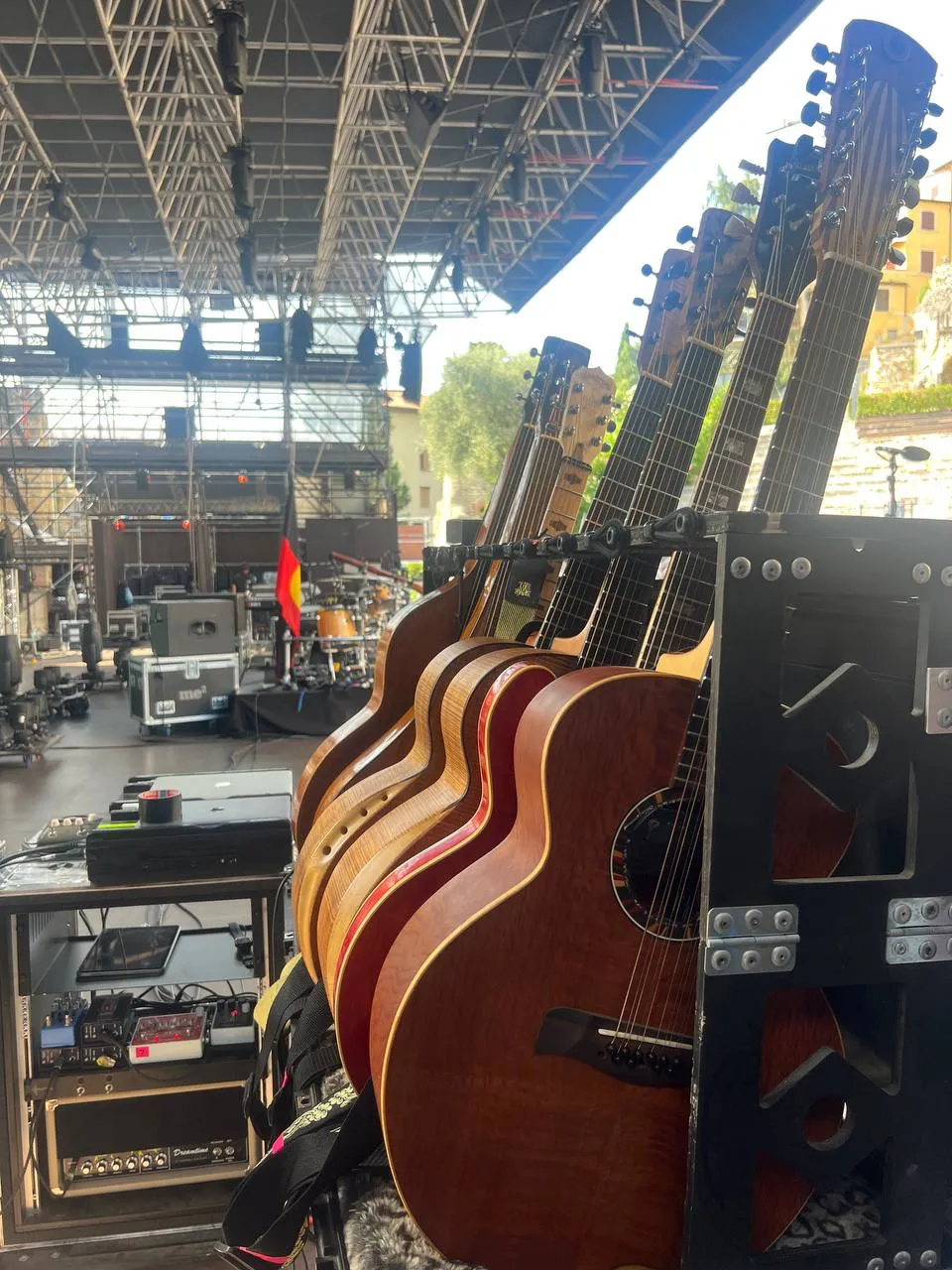 Live - Palco con chitarre