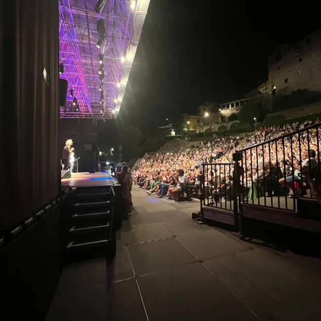 Live - Palco di lato e pubblico