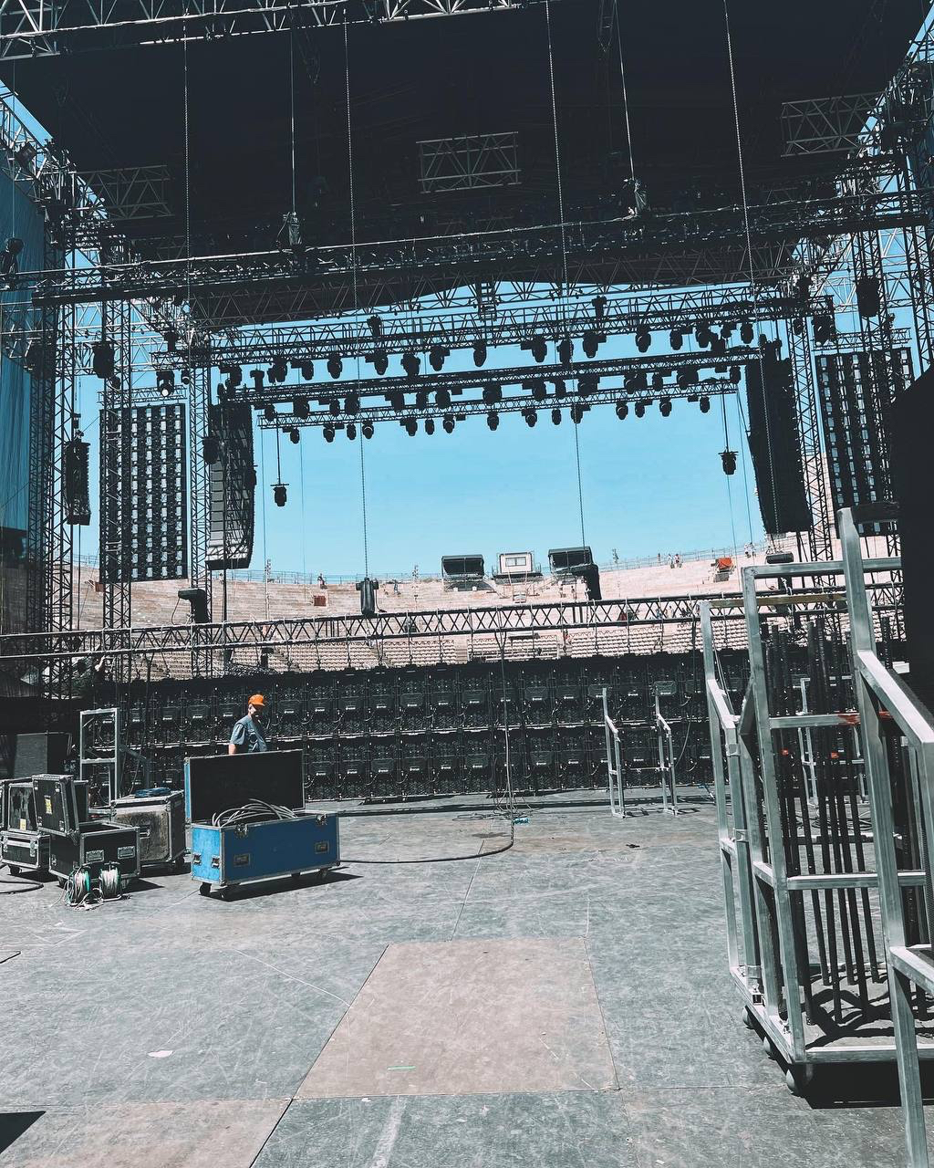 Live - Palco in allestimento